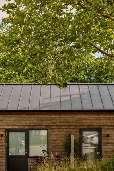 Wohnangebot mit besonderem Fokus auf Nachhaltigkeit mit Stahldächern, Kirke Værløsevej 52, 3500 Værløse, Dänemark